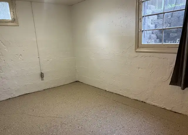 Property at 947 S Holland Ave, Springfield, MO, 65806, 4 beds, 2 baths, [object Object]