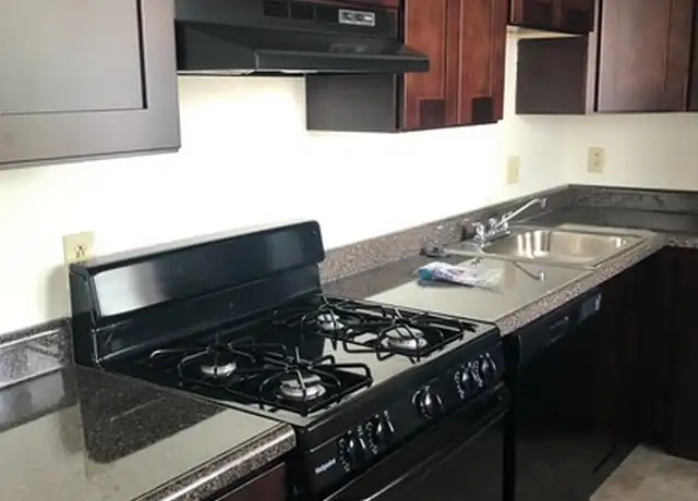 Property at Southwyck Place Apartments & Townhomes - 2200 Foxbourne Rd, Toledo, OH, 43614, 1 bed, 1 bath, [object Object]