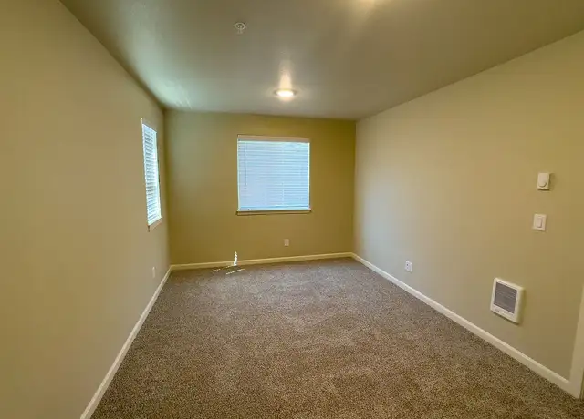 Photo of 1055 Schurman Dr S, Salem, OR 97302