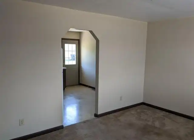 Property at 7131 E 125 S, Pierceton, IN, 46562, 2 beds, 1 bath, [object Object]