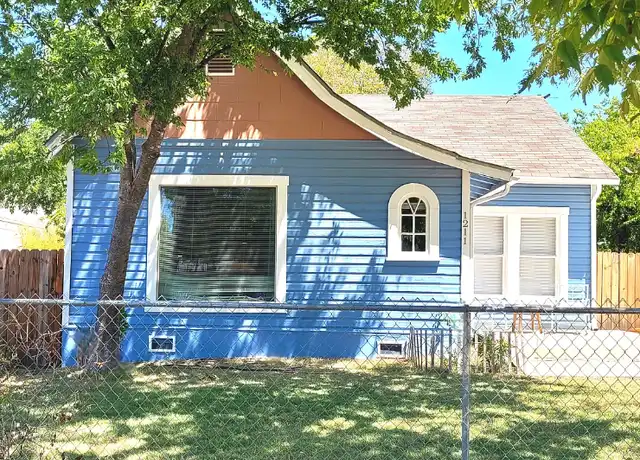 Property at 1211 W Agarita Ave, San Antonio, TX, 78201, 3 beds, 2 baths, [object Object]
