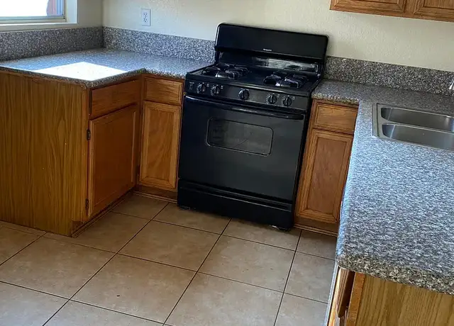 Photo of 495 N Maple Ave, Fontana, CA 92336