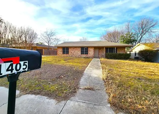 Property at 1405 E Sherman Dr, Denton, TX, 76209, 4 beds, 2 baths, [object Object]