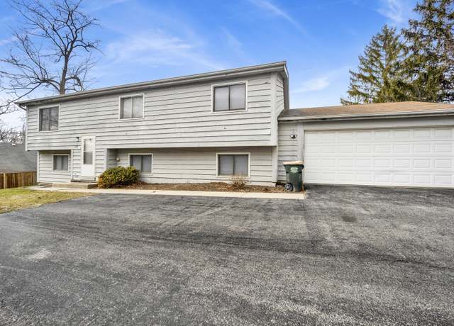 Photo of 205 W Winchester Rd, Libertyville, IL 60048