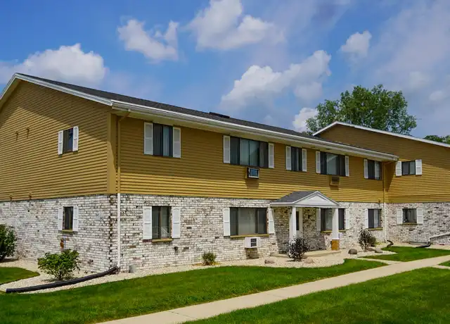 Property at 841 Eastern Ave, West Bend, WI, 53095, 1 bed, 1 bath, [object Object]