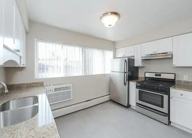 Property at College Park Apartments - 986 15th Ave SE, Minneapolis, MN, 55414, 0 beds, 1 bath, [object Object]