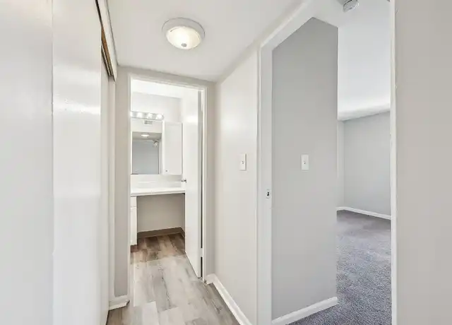 Property at Flats on Tamarack - 4665 Tamarack Blvd, Columbus, OH, 43229, 1 bed, 1 bath, [object Object]