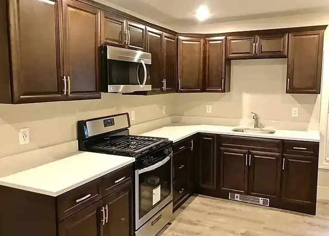 Property at 7 Balcomb St Unit 3, Salem, MA, 01970, 2 beds, 1 bath, [object Object]
