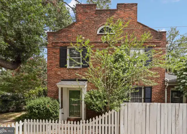 Property at 810 Green St, Alexandria, VA, 22314, 2 beds, 2.5 baths, [object Object]