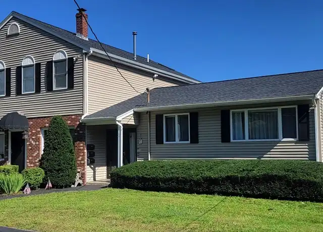 Property at 302 Pleasant St Unit 2, North Andover, MA, 01845, 1 bed, 1 bath, [object Object]
