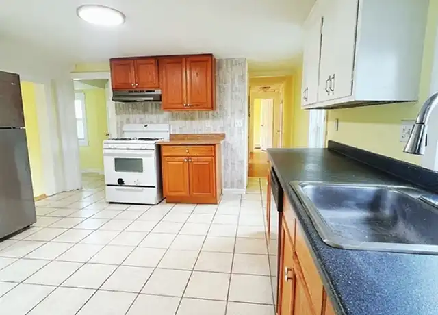 Property at 4 Harrison St Unit 2, Natick, MA, 01760, 3 beds, 1 bath, [object Object]