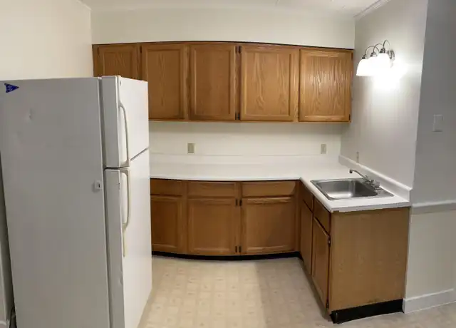 Property at 21 Maple St Unit 4, Brunswick, ME, 04011, 3 beds, 1 bath, [object Object]