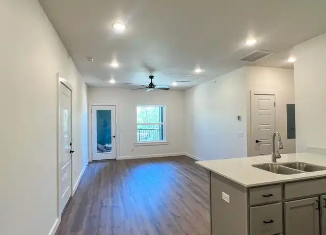 Property at 1096 S Bacardi Ave Unit 101, Fayetteville, AR, 72701, 1 bed, 1 bath, [object Object]
