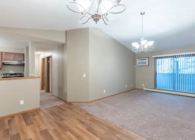 Property at 1905 Parkwood Dr, South Saint Paul, MN, 55075, 2 beds, 1 bath, [object Object]