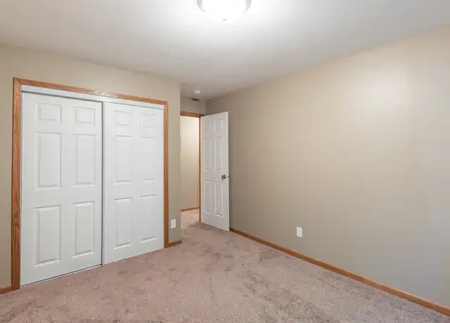 Property at 1905 Parkwood Dr, South Saint Paul, MN, 55075, 2 beds, 1 bath, [object Object]