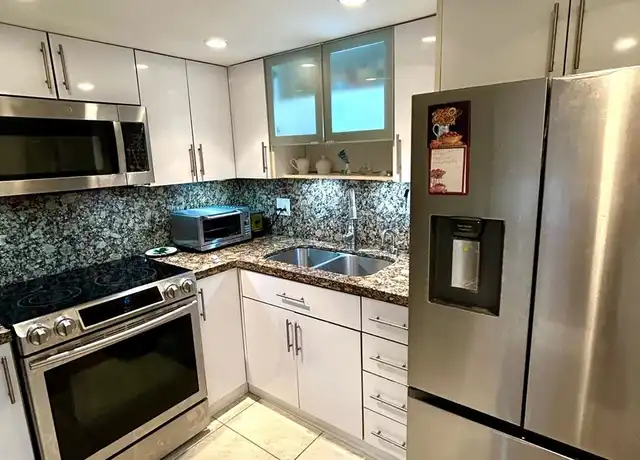 Property at 13 NE 2nd Ave #101, Dania, FL, 33004, 2 beds, 1 bath, [object Object]
