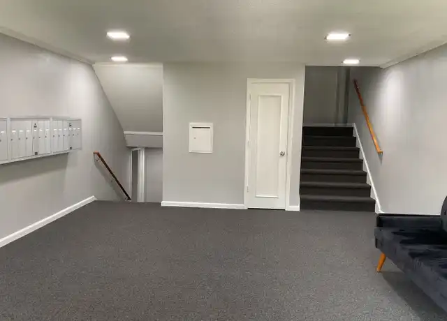 Property at 210 19th St NE Unit 3, Cedar Rapids, IA, 52402, 1 bed, 1 bath, [object Object]