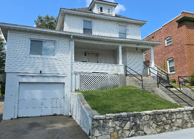 Property at 610 S 35th St Apt 1, Omaha, NE, 68105, 2 beds, 1 bath, [object Object]