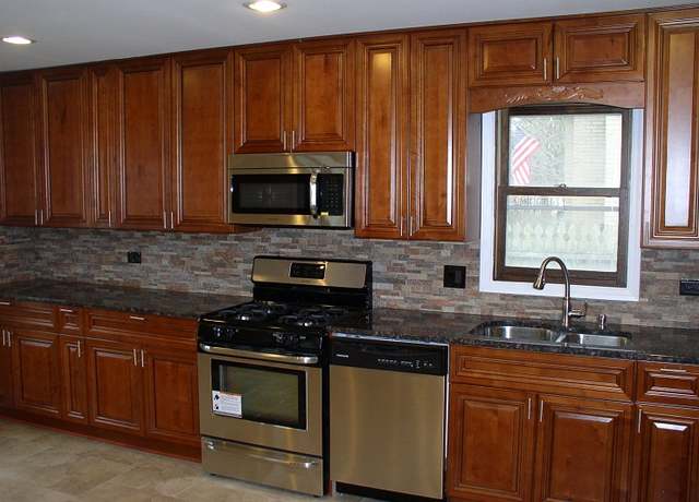 Photo of 408 N Iowa Ave, Villa Park, IL 60181