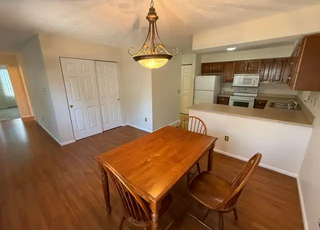 Property at 430 Williamsburg Ln NW, Lancaster, OH, 43130, 3 beds, 1.5 baths, [object Object]