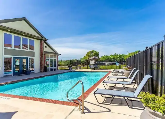 Property at Oakbridge - 1710 Old Alvin Rd, Pearland, TX, 77581, 1 bed, 1 bath, [object Object]