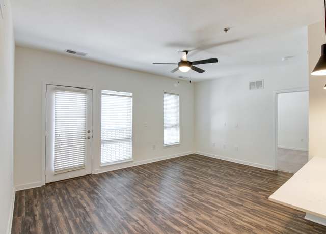 Photo of 601 NE 70th St, Kansas City, MO 64118