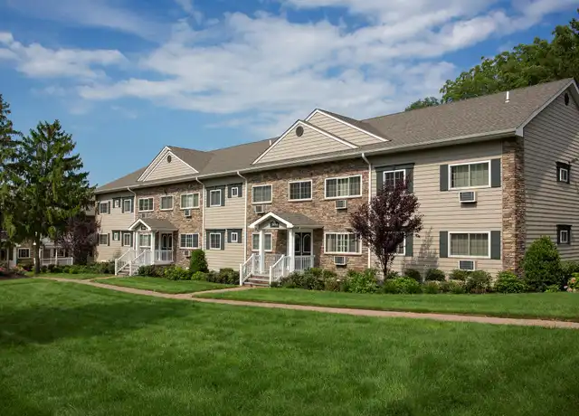 Property at 562 New Hwy Unit 7-1G, Hauppauge, NY, 11788, 1 bed, 1 bath, [object Object]