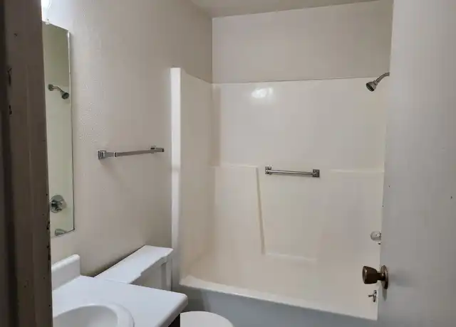 Property at 2917 Winsor Dr Unit 210, Eau Claire, WI, 54703, 1 bed, 1 bath, [object Object]