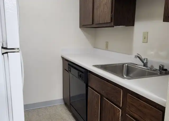 Property at 2917 Winsor Dr Unit 210, Eau Claire, WI, 54703, 1 bed, 1 bath, [object Object]