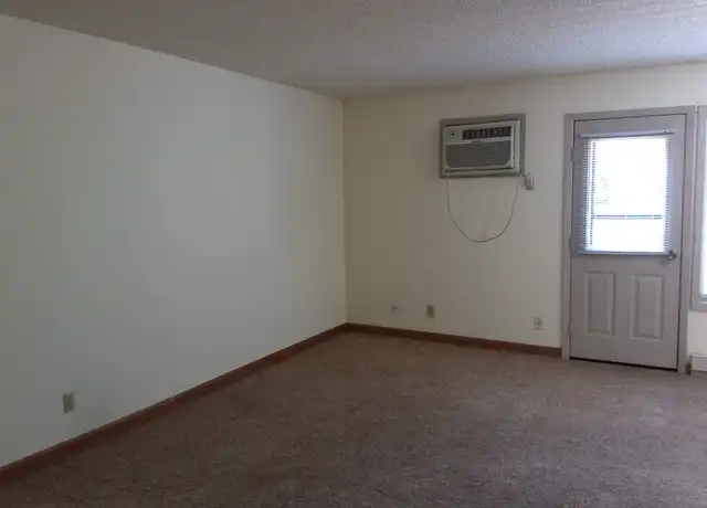 Property at 2917 Winsor Dr Unit 103, Eau Claire, WI, 54703, 1 bed, 1 bath, [object Object]