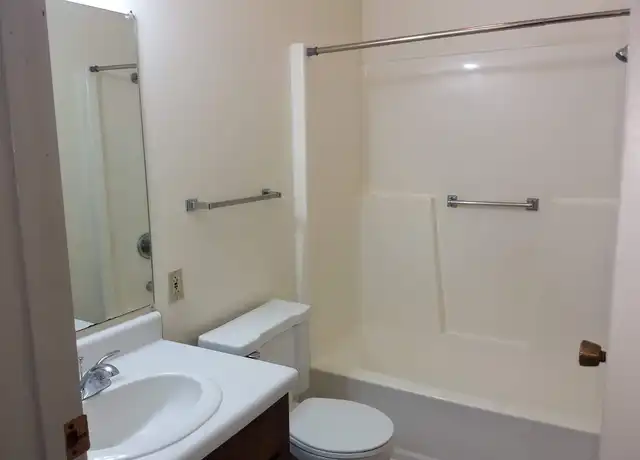 Property at 2917 Winsor Dr Unit 103, Eau Claire, WI, 54703, 1 bed, 1 bath, [object Object]