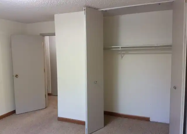 Property at 2917 Winsor Dr Unit 103, Eau Claire, WI, 54703, 1 bed, 1 bath, [object Object]