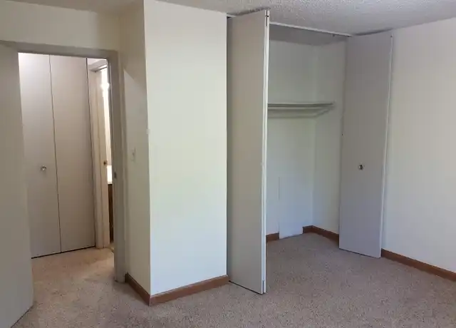 Property at 2917 Winsor Dr Unit 202, Eau Claire, WI, 54703, 1 bed, 1 bath, [object Object]