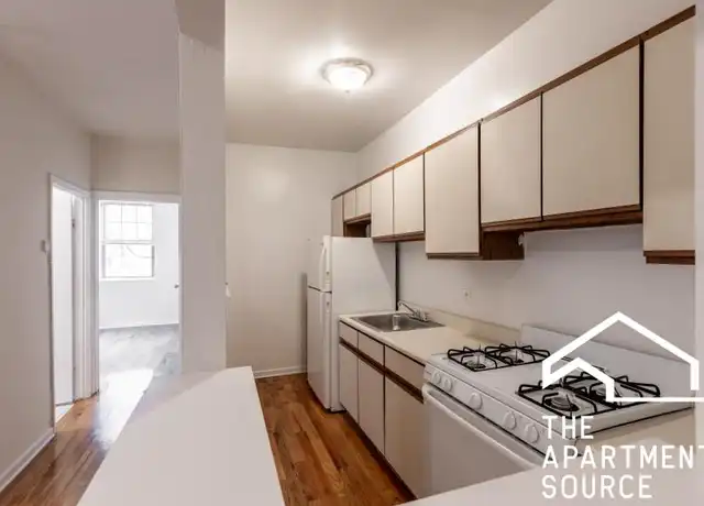 Property at 658 W Cornelia Ave, Chicago, IL, 60657, 2 beds, 1 bath, [object Object]