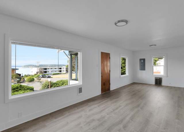 Photo of 1320 SE 9th Ave, Oak Harbor, WA 98277