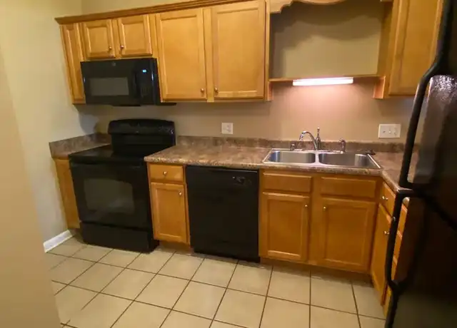 Property at Westport Woods, LLC - 4500 Westport Woods Ln, Louisville, KY, 40245, 2-3 beds, 2 baths, [object Object]