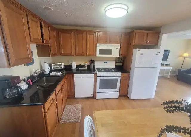 Property at 89 Ashworth Ave #8, Hampton, NH, 03842, 2 beds, 1 bath, [object Object]
