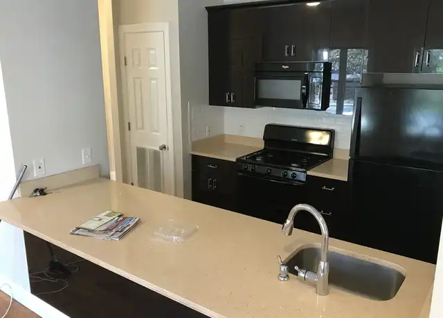 Property at 77-83 Newbury Ave Unit 3, Quincy, MA, 02171, 2 beds, 1 bath, [object Object]