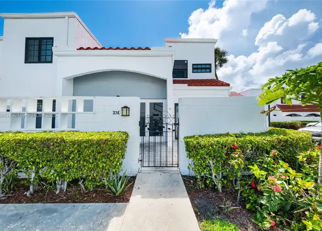 Property at 20945 Bay Ct Unit 134-3, Miami, FL, 33180, 3 beds, 2.5 baths, [object Object]