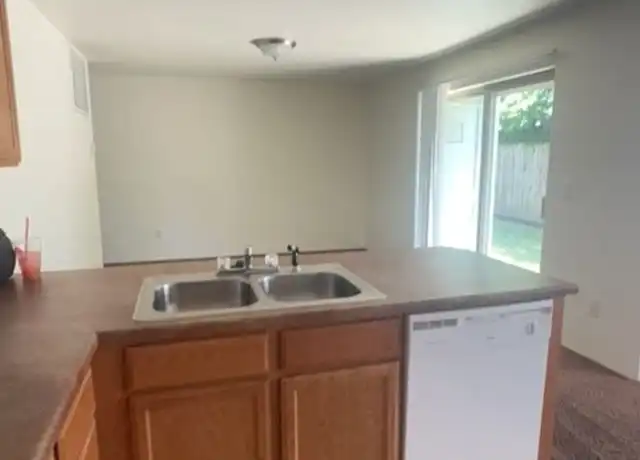 Property at 2162 Crater Lake Ave Unit B, Medford, OR, 97504, 2 beds, 2 baths, [object Object]