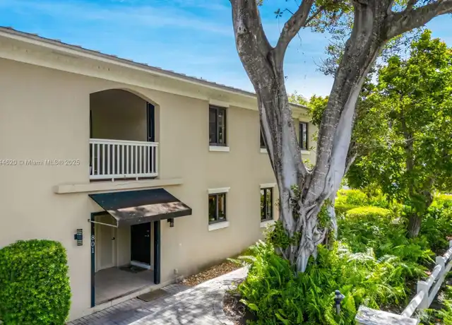Property at 801 NE 18th Ave Unit 4, Fort Lauderdale, FL, 33304, 1 bed, 1 bath, [object Object]