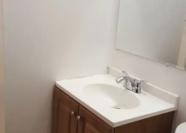Property at 525 St Albans St N Unit 4, St Paul, MN, 55104, 1 bed, 1 bath, [object Object]