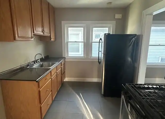 Property at 13706 Eaglesmere Ave Unit UP Unit, Cleveland, OH, 44110, 2 beds, 1 bath, [object Object]