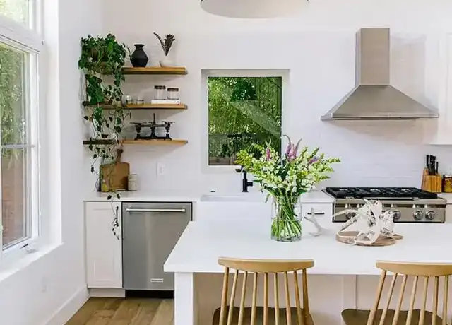Property at 2007 Willow St, Austin, TX, 78702, 2 beds, 2 baths, [object Object]