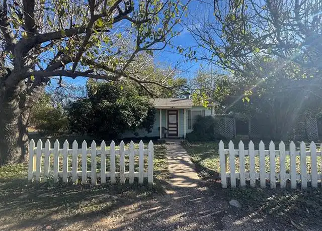 Property at 3207 Tin Top Hwy, Granbury, TX, 76048, 1 bed, 1 bath, [object Object]