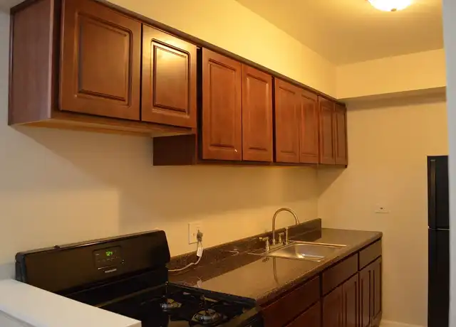Property at 1040 Hollywood - 1040 W Hollywood Ave, Chicago, IL, 60660, 0-1 beds, 1 bath, [object Object]