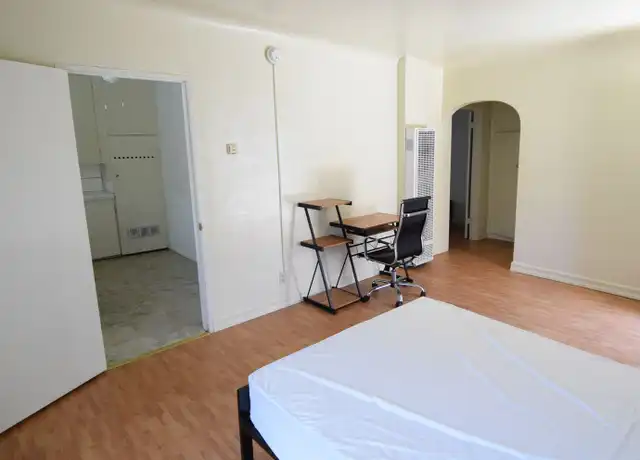 Property at 807 W 30th St Unit 813 1/2, Los Angeles, CA, 90007, 1 bed, 1 bath, [object Object]