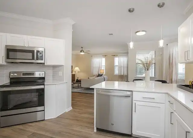 Property at Sladestone Shadow Creek - 12400 Shadow Creek Pkwy, Pearland, TX, 77584, 1-3 bed, 1-2 bath, [object Object]