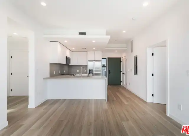 Property at 829 Larrabee St Ph 402, West Hollywood, CA, 90069, 3 beds, 3 baths, [object Object]