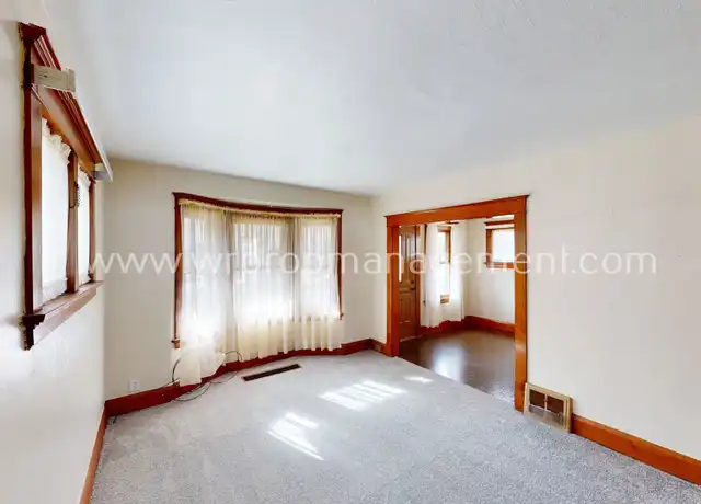 Property at 335 Raymer Blvd, Toledo, OH, 43605, 3 beds, 1 bath, [object Object]